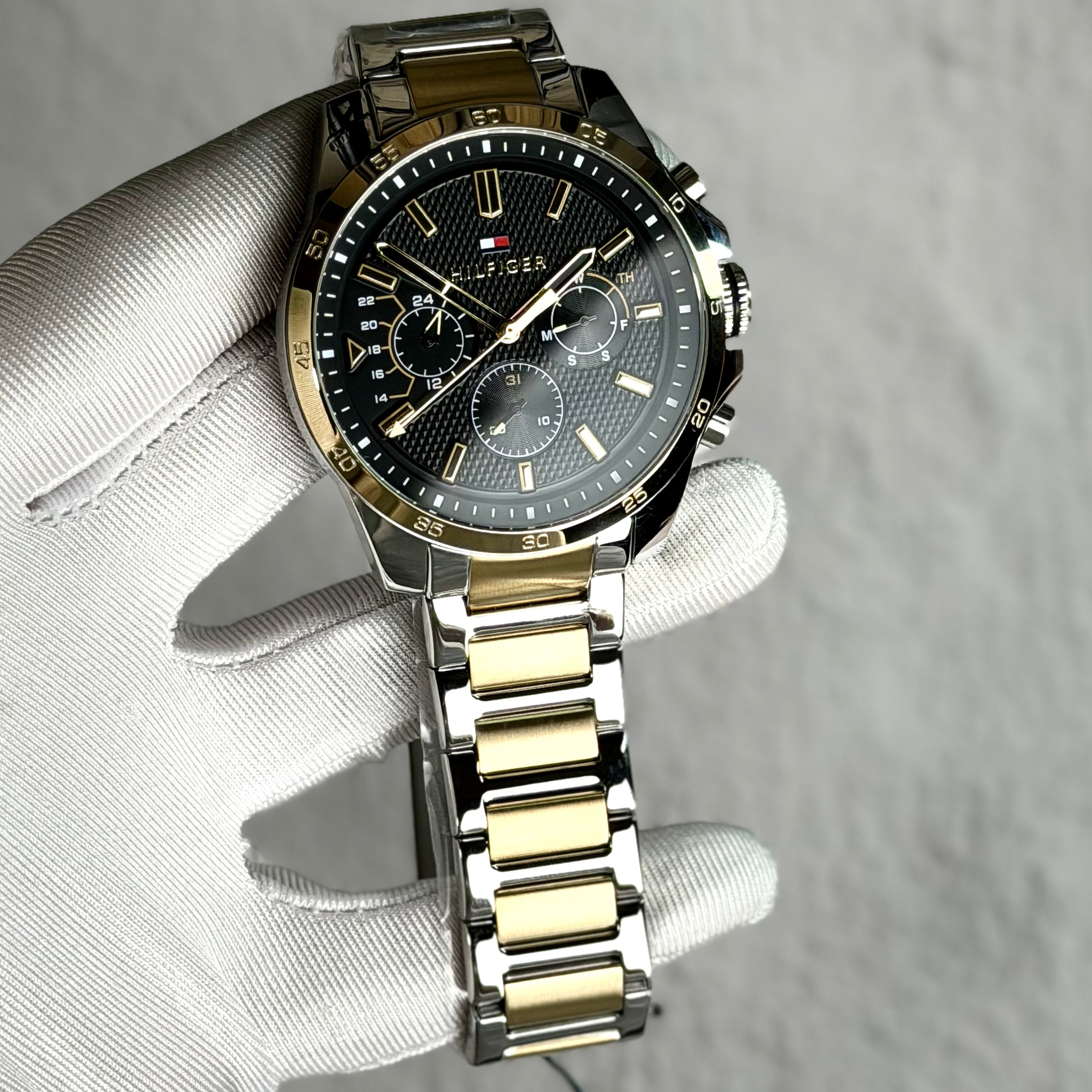 TOOMY HILFIGER