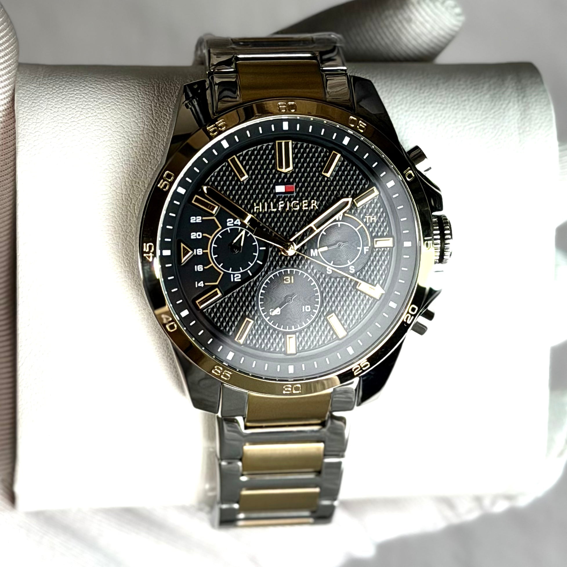 TOOMY HILFIGER